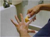 روش صحیح شستشوی دست ها قبل از جراحی در اتاق عمل